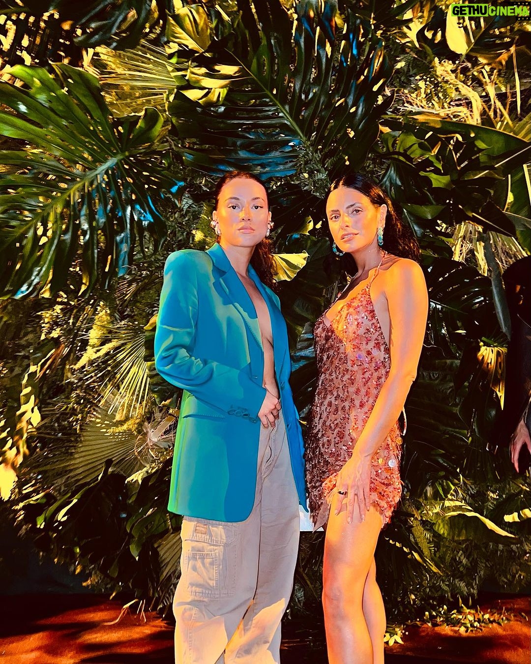 Aislinn Derbez Instagram - Primera noche en el #MilanoFashionWeek y @roberto_cavalli es de mis favoritos desde siempre, así que estuve fascinada y su colección #SS2024 está brutal😍🔥 Total look @roberto_cavalli Styling @marmolviejo Milano, Italia