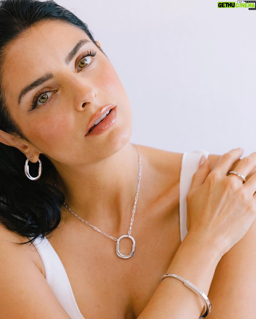 Aislinn Derbez Instagram - Qué tal estas nuevas bellezas de #TiffanyLock ? 🤩❤️🔥 @tiffanyandco