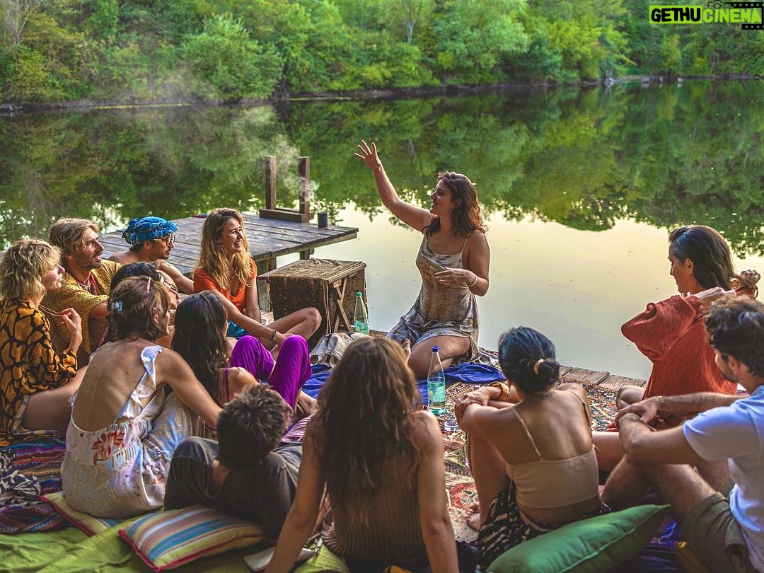 Aislinn Derbez Instagram - Siempre busco experiencias únicas y extraordinarias y @rimaexperience no fue la excepción… un fin de semana totalmente fuera de lo común donde conocí a personas nuevas y maravillosas♥️ 📸 @unisonofilms Castello del Calcione