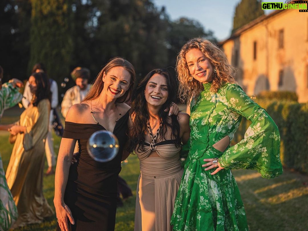Aislinn Derbez Instagram - Siempre busco experiencias únicas y extraordinarias y @rimaexperience no fue la excepción… un fin de semana totalmente fuera de lo común donde conocí a personas nuevas y maravillosas♥️ 📸 @unisonofilms Castello del Calcione