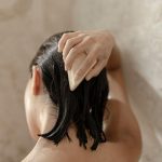 Aislinn Derbez Instagram - Llevo 4 años usando solamente productos AMAI para mi pelo. Y si ven mis fotos de antes, nunca había tenido el pelo tan largo, abundante y sano como ahora y no es casualidad… Usar productos sin químicos es de lo más importante que podemos hacer para desintoxicar nuestro cuerpo… y con amainatural no sólo ayudas a tu cuerpo, también al planeta! 🌎 En @amainatural tenemos los mejores productos #ZeroWaste (sin plástico) y #CleanBeauty (100% naturales). Tenemos todo esto en barras!👇🏼 •Shampoos para diferentes tipos de pelo •Acondicionadores ultra hidratantes •Cremas corporales •Desmaquillante •Jabónes faciales •Jabónes corporales •Jabón íntimo Los encuentras en nuestra página amai.mx y en Amazon De venta en México, USA y Canadá (y para puntos de venta físicos revisen nuestra página web) 📸 @yessicacruzc