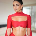 Aislinn Derbez Instagram - Aún no supero el look de ayer que me dejaron estos cracks🥰😁: 📸 @dddiegortiz styling @marmolviejo vestido @valco_valeriacoa makeup @pametp hair @aldo.ek