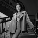 Aislinn Derbez Instagram - ¿No sabes que regalar de Navidad? Aquí te dejo esta nueva colección que creamos en @merkaba_mx para verte súper elegante y no tener frío este invierno… Checa la pag web de @merkaba_mx para ver más opciones de colores y diseños! Envíos a todo el 🌎 📸 @ambrosio_photo