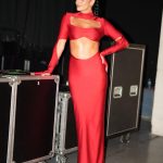 Aislinn Derbez Instagram - Una noche épica en los @mtvmiaw presentando el premio más icónico de la noche y demasiado orgullosa de que @lamagiadelcaos estuviera nominada a podcast favorito…😱🥰🎉 📸 @dddiegortiz styling @marmolviejo vestido @valco_valeriacoa makeup @pametp hair @aldo.ek
