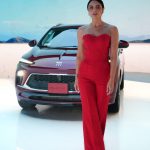 Aislinn Derbez Instagram - La nueva Buick Encore reúne conectividad, diseño y seguridad. Tenerlo todo depende de ti. #TúDecides #NuevaBuickEncore @buickmexico 📸 @dddiegortiz