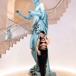 Aislinn Derbez Instagram – Me dieron un tour exclusivo a la icónica tienda insignia de @tiffanyandco The Landmark en NYC, la cual se remodeló hace 2 meses y el legendario @petermarinoarchitect reinventó la arquitectura interior, conservando la fachada externa original de 1940.
Lo mejor es que no sólo es una tienda, sino como una especie de museo ya que tiene 10 pisos repletos de piezas de arte y diseño de los artistas contemporáneos más relevantes, además de joyería exclusiva que sólo encuentras ahí.
Esta tienda definitivamente representa una nueva era para Tiffany & CO.
📸: @pablo_barajas
Styling: @marmolviejo
Ropa: @nisa_by_denisa @mariandreegaitan x @steponfashion
Gracias @pamelaocampo Tiffany Landmark