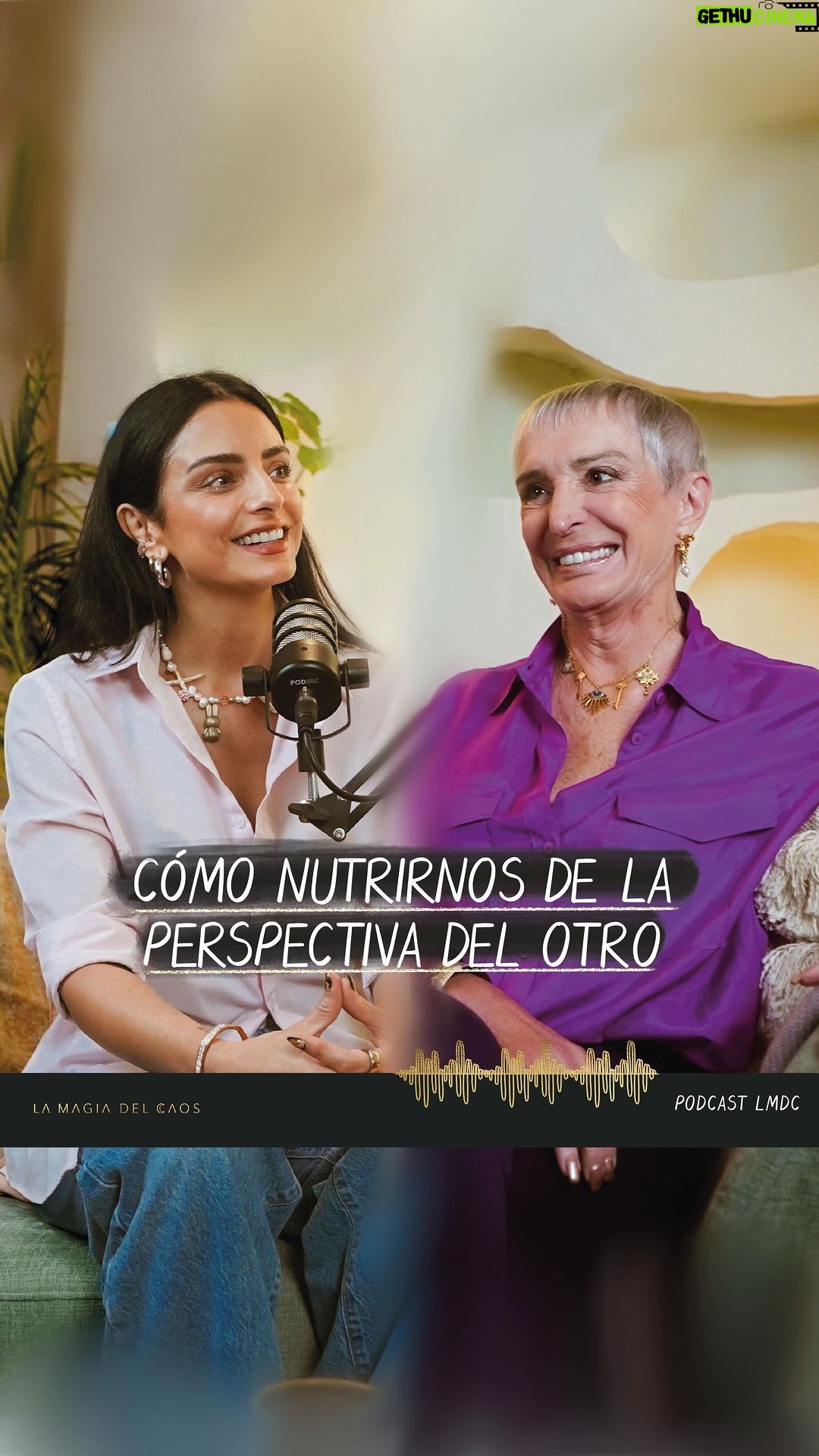 Aislinn Derbez Instagram - Creer que nuestras ideas son “la verdad absoluta” es ponernos el pie y cerrarnos a conocer las verdades de las realidades de las demás personas... Mientras más abiert@s estemos a escuchar con curiosidad y aprender a través de la mirada del otro, más fácil será coexistir y nutrinos. En el capítulo “Qué es mejor: ¿estar solter@ o en pareja?” con @nildachiaraviglio hablamos a profundidad de este tema y también hablamos de: - Cómo gozar la soltería y cómo construir una relación de pareja desde la autonomía y el auto-conocimiento - El secreto para lograr separaciones sin drama y sin afectar a l@s hij@s - Cómo establecer acuerdos en pareja y la importancia de renovarlos - De qué manera resolver nuestras carencias internas - Por qué el cambiar de conducta puede cambiar los resultados en nuestra vida - La importancia de hacernos responsables de nosotr@s mism@s para dejar de culpar al mundo por nuestras heridas *¡Recuerda que YA puedes escuchar el nuevo capítulo en Youtube, Facebook y TODAS las plataformas de audio (incluyendo Spotify, Apple Podcasts y Amazon Music)!