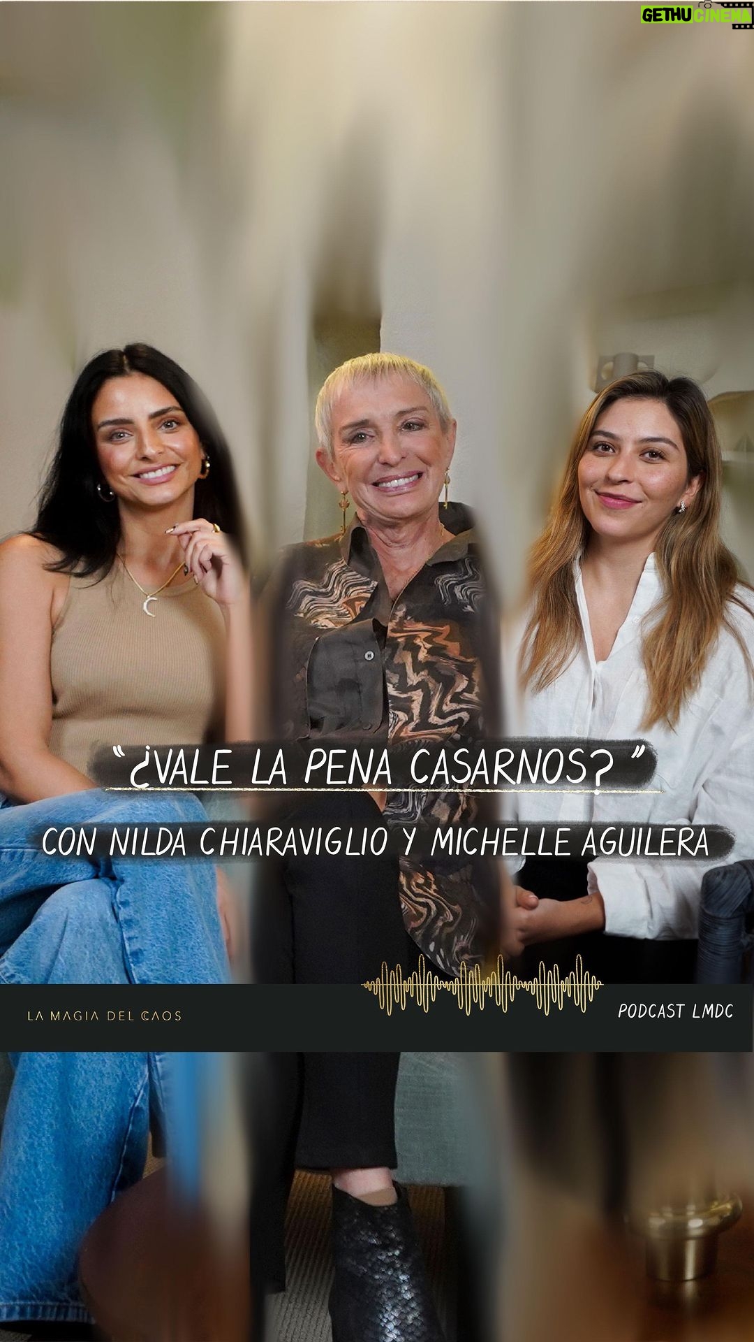 Aislinn Derbez Instagram - ¿Es pesimista o “de mal gusto” casarnos pensando en la posibilidad de que en algún momento nuestro matrimonio termine? Esta pregunta generó mucha polémica y discusión en el video que publicamos (y se hizo viral) de los votos de matrimonio de mi hermana @michaguilerac y de tanta crítica nació la idea de hacer este episodio… Así que para el capítulo “¿Vale la pena casarnos?” invité a @nildachiaraviglio y @michaguilerac para hablar a profundidad de: - Todo lo que tienes que saber antes de casarte - Porqué nos da miedo la palabra “divorcio” o “separación” - ¿Nos conviene trabajar en nosotr@s mism@s antes de hacer equipo con otra persona? - Cómo ser una mujer auténtica y cuál es el costo a pagar… - Cómo sobrevivir al hate si no estás preparad@ para recibirlo - ¿Necesitamos de vez en cuando quebrarnos la cabeza y romper paradigmas? ✨¡Cuéntame qué opinas de este capítulo en los comentarios! Quiero saber tu opinión👇 *¡Recuerda que YA puedes escuchar el nuevo capítulo en Youtube, Facebook y TODAS las plataformas de audio (incluyendo Spotify, Apple Podcasts y Amazon Music)!