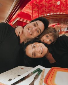 Aislinn Derbez Instagram - Feliz cumple número 6 Kailani 🥳 🎂 🎈 Te amamos inmensamente y somos muy afortunados de que seas nuestra hija!! 🥰❤️💫