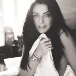 Aislinn Derbez Instagram - wanna be my valentine…?😏 📸 @esquedachris