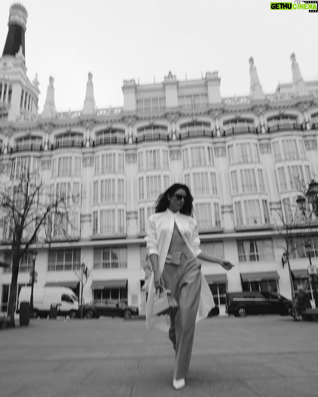 Aislinn Derbez Instagram - La autenticidad y elegancia son mis cualidades favoritas de @fendi … y esta nueva colección #FendiSS24 está 🔥😍 Total look: @fendi 📸 @sofipt7 @mrkimjones @silviaventurinifendi @delfinadelettrez Madrid, España