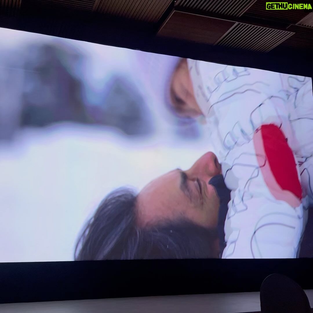 Aislinn Derbez Instagram - Increíble la premiere de @deviajeconlosderbez donde presentamos los últimos episodios que salen este viernes! Gracias a todo el equipo de producción que detrás de cámaras hacen esta serie posible🥰.