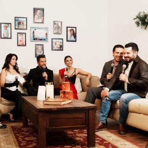 Aislinn Derbez Instagram - Increíble la premiere de @deviajeconlosderbez donde presentamos los últimos episodios que salen este viernes! Gracias a todo el equipo de producción que detrás de cámaras hacen esta serie posible🥰.