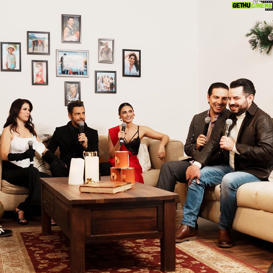 Aislinn Derbez Instagram - Increíble la premiere de @deviajeconlosderbez donde presentamos los últimos episodios que salen este viernes! Gracias a todo el equipo de producción que detrás de cámaras hacen esta serie posible🥰.