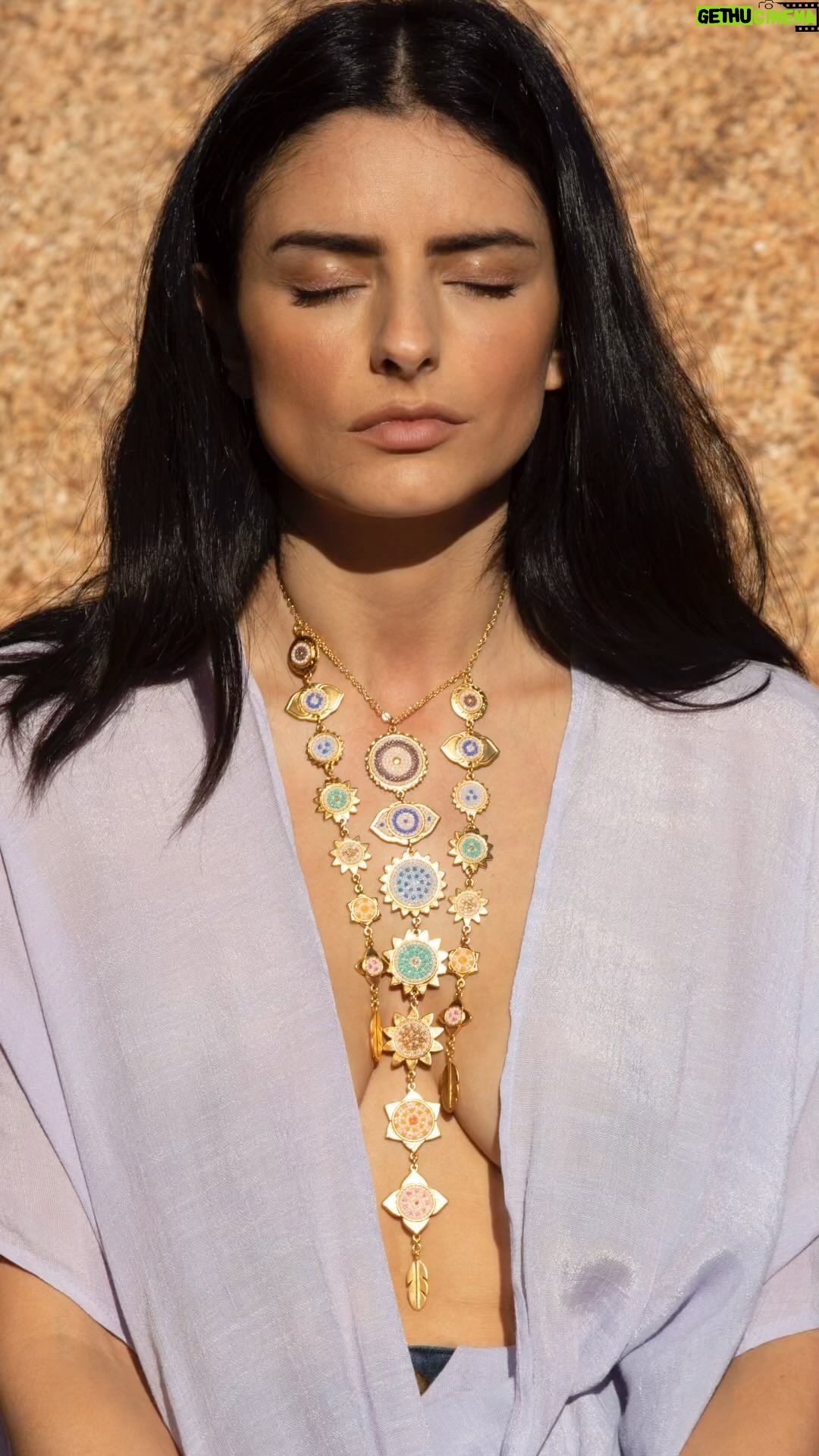 Aislinn Derbez Instagram - Hace 4 años me uní a @morenacorazon y creamos los diseños de mis sueños😍. La complicidad y reciprocidad que ha logrado la marca con los artesanos Wixárikas para trabajar de manera ética es de las cosas que más me enorgullecen de este trabajo. Cada pieza tiene un simbolismo profundo y un significado importante. Checa mis colecciones “Chakras” y “La Magia del Caos” en morenacorazon.com Ojo porque vienen nuevas colecciones próximamente!😱 Hacemos envíos a todo el mundo! 🌎