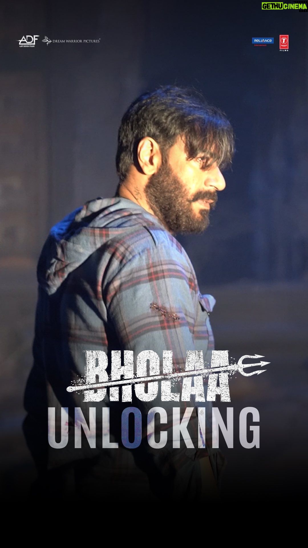 Ajay Devgn Instagram - Taking you behind the scenes to answer the most important question - Kaun Hai Bholaa? Book your tickets now. Link in bio. #BholaaInCinemasNow #BholaaIn3D @tabutiful @vineetskumars @imsanjaimishra @gajrajrao @deepakdobriyal1