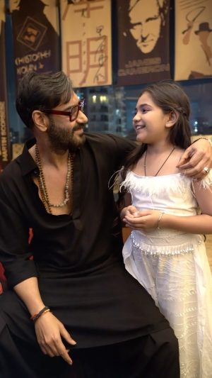 Ajay Devgan Instagram - The one who gave Bholaa’s journey a purpose. 

With my onscreen daughter @hirvatrivedi_official, a bundle of talent. 

#BholaaInCinemasNow