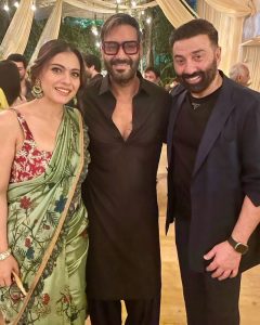 Ajay Devgn Instagram - Bas baaton baaton mein 😄 #Gadar2Success #ShotByYugDevgan