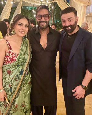 Ajay Devgan Instagram - Bas baaton baaton mein 😄

#Gadar2Success #ShotByYugDevgan