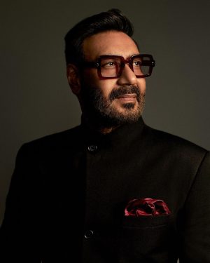 Ajay Devgan Instagram - Nothing supports you like family.
