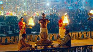 Ajay Devgan Instagram - Sometimes a director waits for one, that one unreal, mesmeric frame… and one day it just happens. That was the day I was filming the Maha Aarti sequence at Benaras. I felt an overwhelming magic that can only be experienced and seldom articulated. The spiritual energy of the place and the electrifying aura of the people all came together in one frame! As the crowd chanted ‘Har Har Mahadev‘, I felt an unmatchable power of the divine enveloping around me. Today on the auspicious occasion of Maha Shivratri, I share frames from my movie Bholaa. Seek the magic and you will see it… हर हर महादेव!