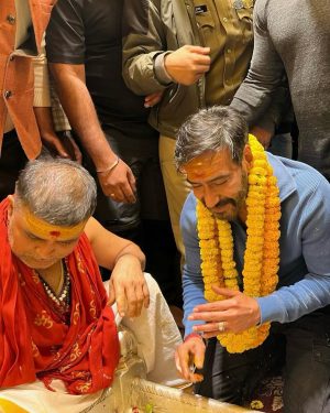 Ajay Devgan Instagram - काशी विश्वनाथ के दर्शन 🔱 Been waiting for this for a very long time!

हर हर महादेव।