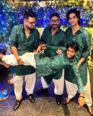 Ajay Devgan Instagram - Devgns assemble! 💚✨