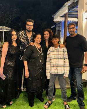 Ajay Devgan Instagram - First post of 2024 and the thought that keeps coming gratitude gratitude gratitude .. 
#newyearvibe #family #letitrollout #2024