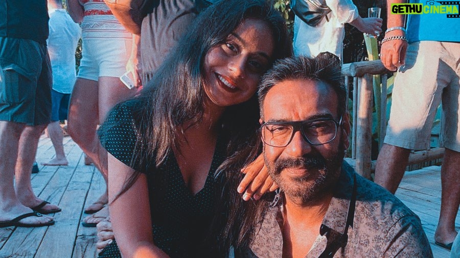 Ajay Devgn Instagram - Digging through the gallery and found these gems.. Cheers to traditions, loved ones, and the warmth that always fills our hearts during the holidays!! Wishing you all the same magic this new year ✨