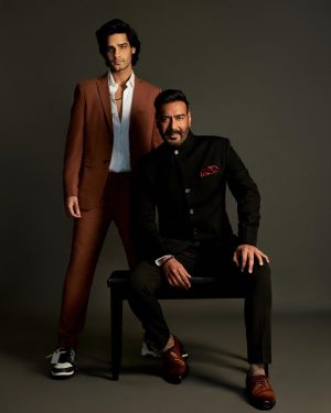 Ajay Devgan Instagram - Nothing supports you like family.