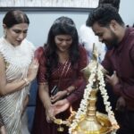 Aju Varghese Instagram – Honored to be invited to witness the beginning of something truly remarkable. It was indeed great to meet all these amazing individuals  @beenaseematti mam @anusree_luv and Mr.Saran Vel J (Brand Founder/Managing Director).
Wishing  all the best for @adgrohairclinickochi @adgloskinkochi .

#beenakannan  #ajuvarghese #anusree #inauguration #adgrohairclinic #adgloskinclinic #haircare #hairclinic #skincare #skinclinic