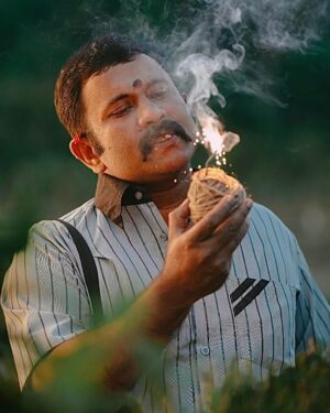 Aju Varghese Instagram - അങ്ങനെ നിങ്ങളാഗ്രഹിക്കുന്നതു നടത്തി തന്നാൽ പിന്നെ എന്നെ സൈക്കോ ബാലചന്ദ്രൻ എന്ന് വിളിക്കുന്നതിൽ കാര്യമില്ലല്ലോ 😉

ബാ.ച്ചാ 

Thank you @praveeen_chandran @deepu.pradeep_ @e4entertainment @cvsarathi #ananthapadmanabhan #hotstar 

Thank you @arjun_ashokan for ur inspiration 🤓
