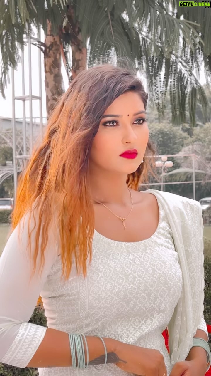 Akanksha Dubey Instagram - Aaja na Tu mere pass dungi itna pyaar main #akankshadubey #love