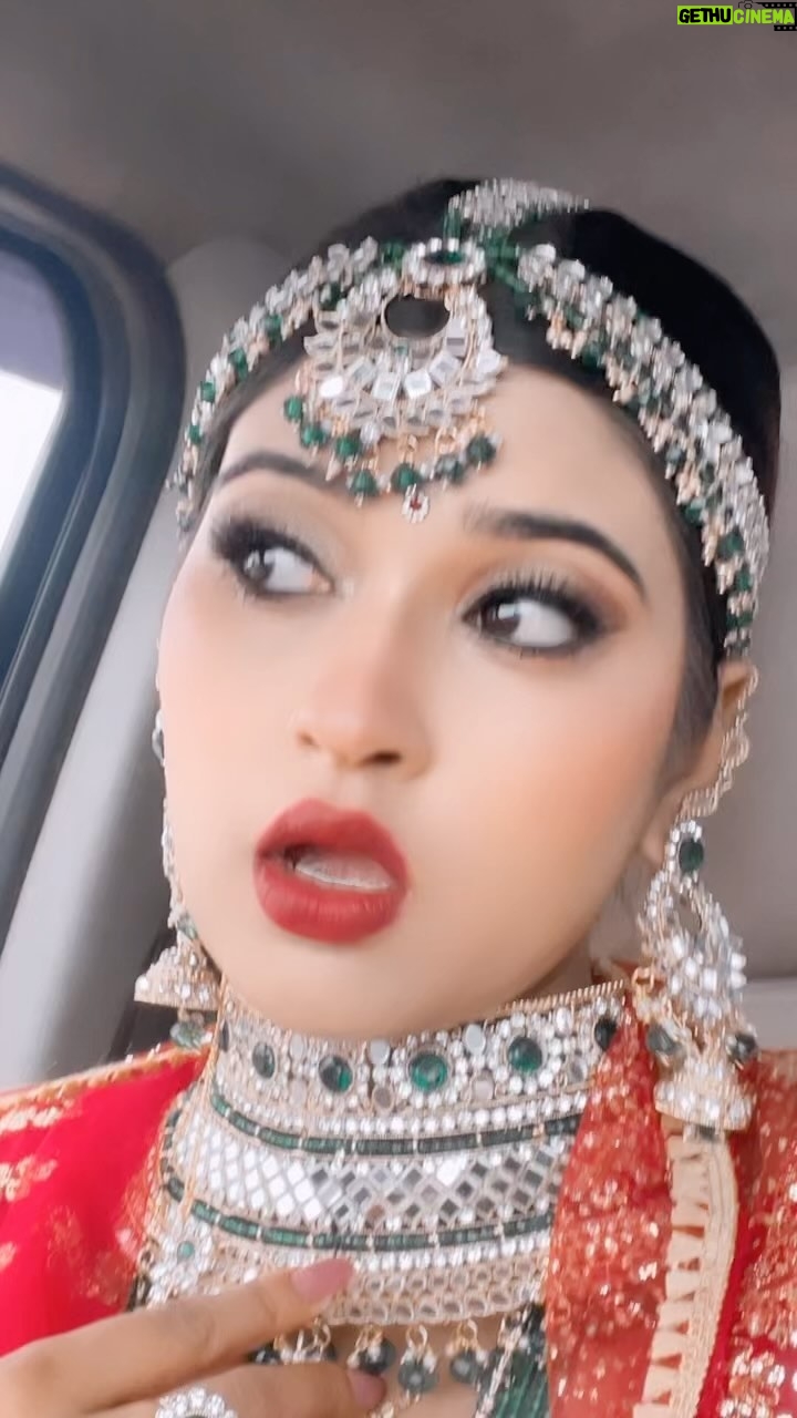 Akanksha Dubey Instagram - Kis kis ke maa ke sapane pure karu #akankshadubey