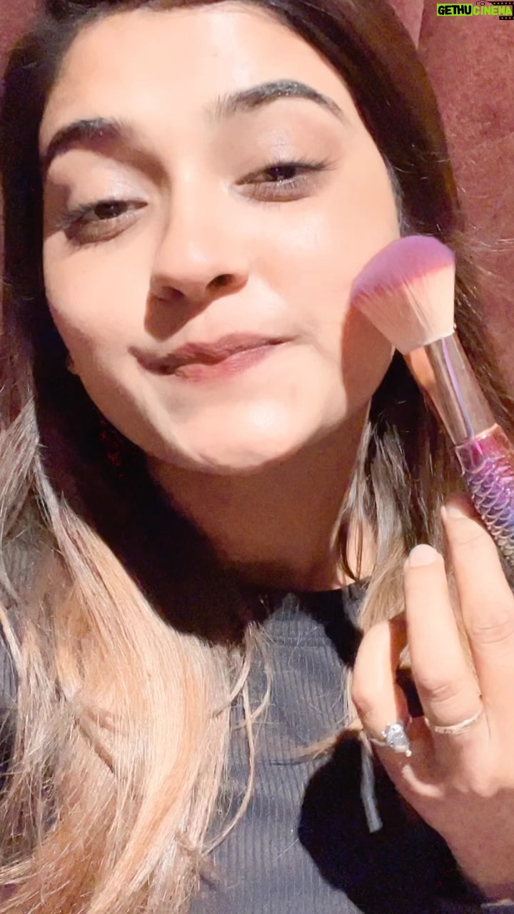 Akanksha Dubey Instagram - Dekho khud he 🤓 #akankshadubey