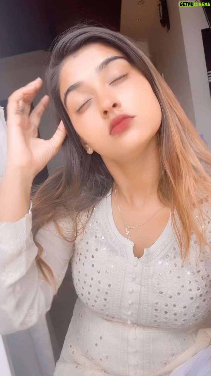 Akanksha Dubey Instagram - Kamar kamani ba @samarsinghh #akankshadubey