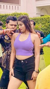 Akanksha Dubey Instagram - Kamar kamani ba @samarsinghh #akankshadubey