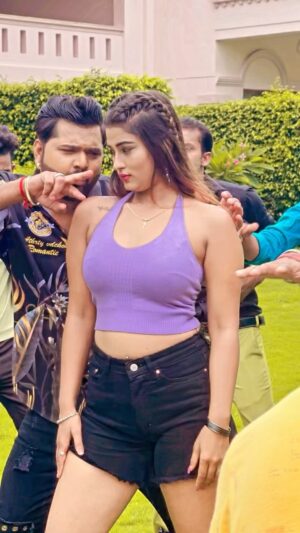 Akanksha Dubey Instagram - Kamar kamani ba 
@samarsinghh #akankshadubey