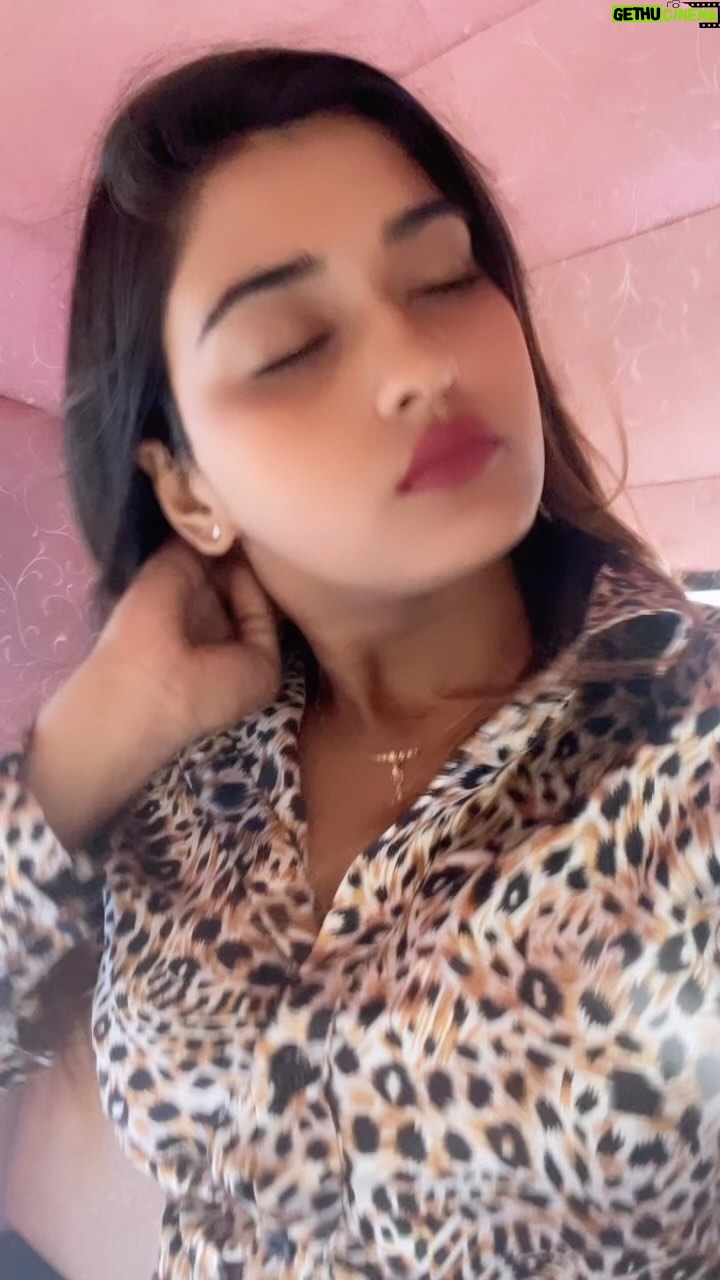 Akanksha Dubey Instagram - Mujhe dekh rhe ho 🙈😜. #akankshadubey