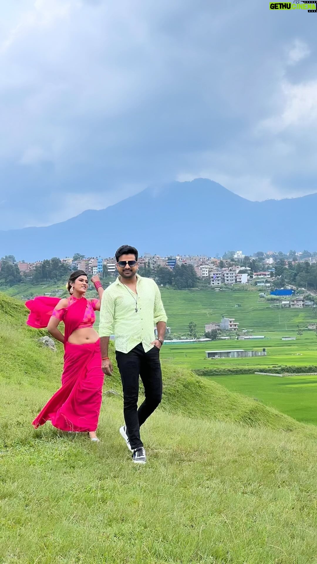 Akanksha Dubey Instagram - लभ के स्वाद #lovekesawad #pagalijihina #riteshpandey #akankshadubey #viral #bhojpuri #song