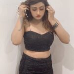 Akanksha Dubey Instagram - Time dekhte hai 😉 I know thodi moti ho gayi hu But maintain kar lungi jalldi he #akankshadubey