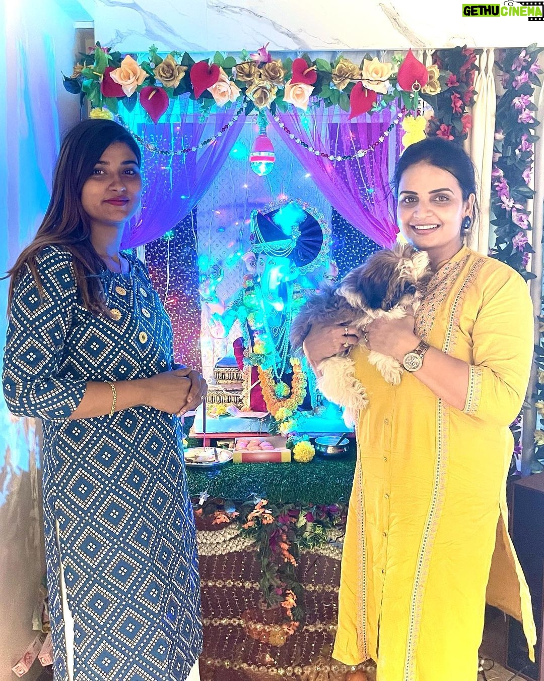 Akanksha Dubey Instagram - Ganpati Bapaa Morya 🙏❤️☺️ . . . . . . . . . . #akanshadubey #ganpatidecoration #ganpatibappamorya #ganeshchaturthi #loveislove #life #blessed #happiness Mumbai -city of Dreams