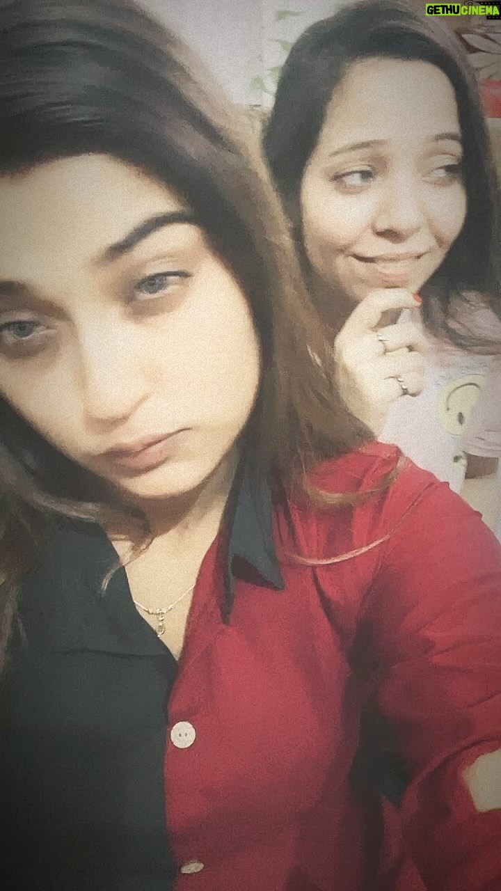 Akanksha Dubey Instagram - Chalak bro 😂😂😘🤘 @sharmaa_shivi happy birthday chalak bro ❤️😘🥳