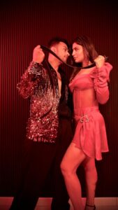 Akanksha Puri Instagram - #BeltDance gone wrong on #ValentinesDay isliye 14th Feb ko kuch post nahi kiya 🥲💔 #moyemoye Aap ka kaise gaya Valentine’s day? 🙃 Atrangz House
