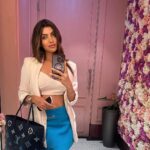 Akanksha Puri Instagram - No girl can miss a Bathroom mirror selfie 🤳😛 . . Styled by @fashket_by_vrinda #instagram #instagood #picoftheday #photooftheday #bathroomselfie #fitandfabulous #beingme #akankshapuri #❤️