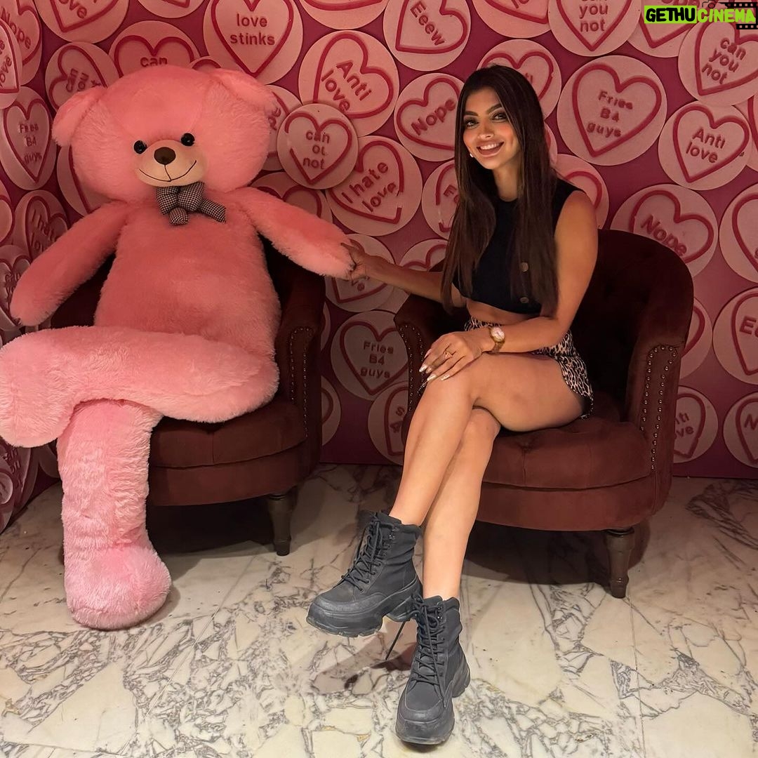 Akanksha Puri Instagram - Happy Teddy Day everyone 🤩❤️ . . #happyvalentinesday #teddy #instagood #love #fashion #fitness #fitandfabulous #life #beingme #akankshapuri #❤️