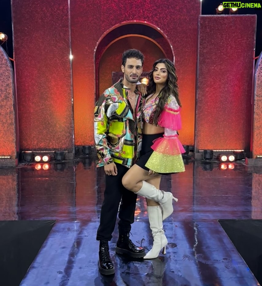 Akanksha Puri Instagram - When we meet magic happens 🔥 Stay tuned for the magic, drama and some spice from 1st march on Date to Remember Mr & Ms India Runway Model only on MTV @d2rmrandmissindia @mtv @mtvindia @umarriazz91 @akanksha8000 @gautam_nain_official . . Coming Soon 🔥 . . Stunning Outfits by @iamkenferns