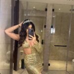 Akanksha Puri Instagram - Bathroom never looked so good 😉🔥 . . Outfit @howwhenwearclothing . Pic/Hair credit @salmasayyed47 #selfie #mirrorselfie #queen #happyvibes #fashion #style #diva #ootd #instagood #instagram #picoftheday #photooftheday #beauty #fitandfabulous #beingme #akankshapuri #❤️