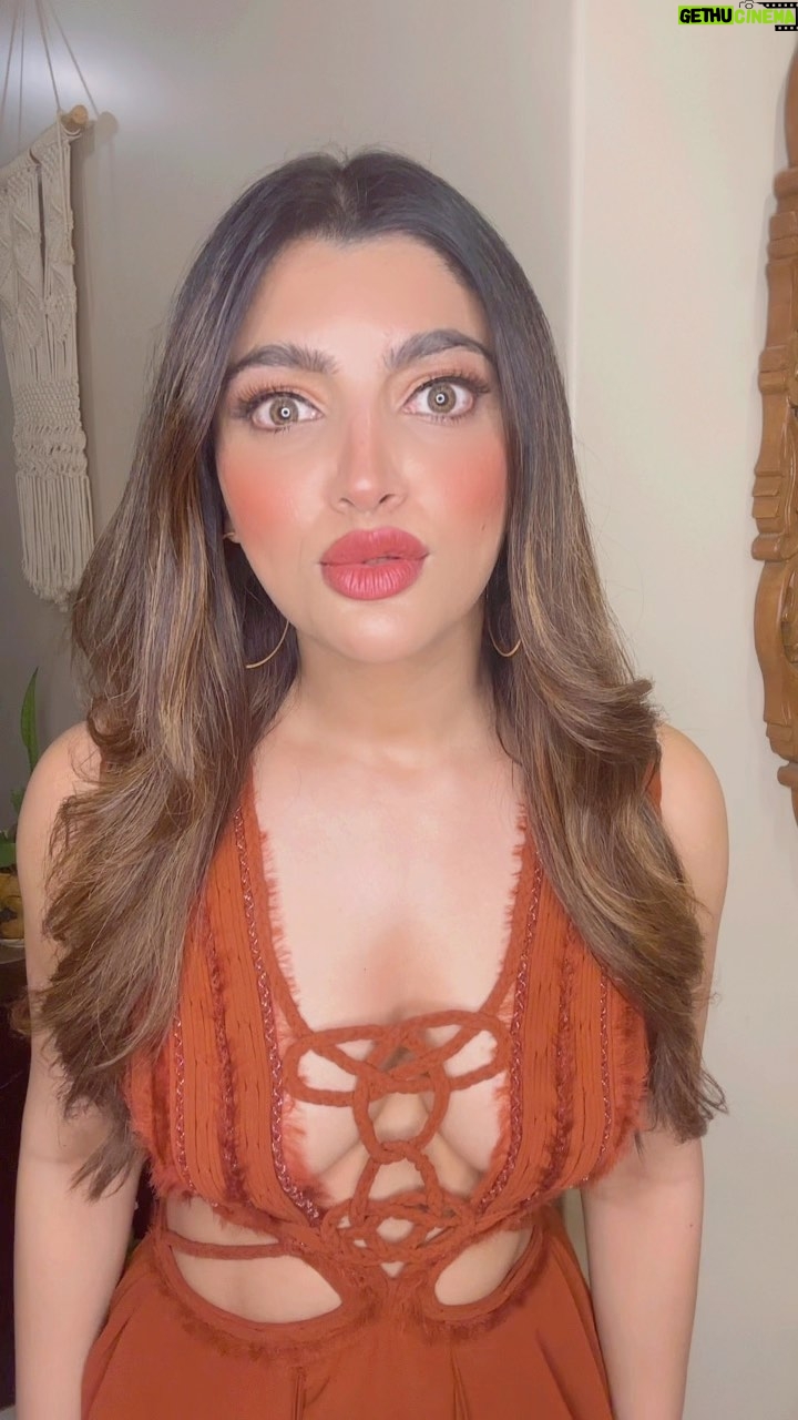 Akanksha Puri Instagram - Just wow 😜❤️ [ on public demand 😝🙈] . #reel #reelitfeelit #trending #followingthetrend #music #love #beauty #instagram #beingme #akankshapuri #❤️