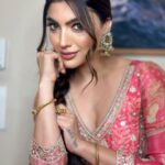 Akanksha Puri Instagram - Sundar Susheel vibes 😝😉 . . #picoftheday #photooftheday #trending #fashion #style #durgapuja #festive #mood #instagood #beauty #lifestyle #fitness #fitandfabulous #beingme #akankshapuri #❤️ . . Pic credit @salmasayyed47 Hair @salmasayyed47 make up @akanksha8000 Outfit @houseofnooriofficial Styling @littlepuffsofhappiness @styleitupwithraavi Outfit Pr @mad.micron x @_vaishnavii.3011